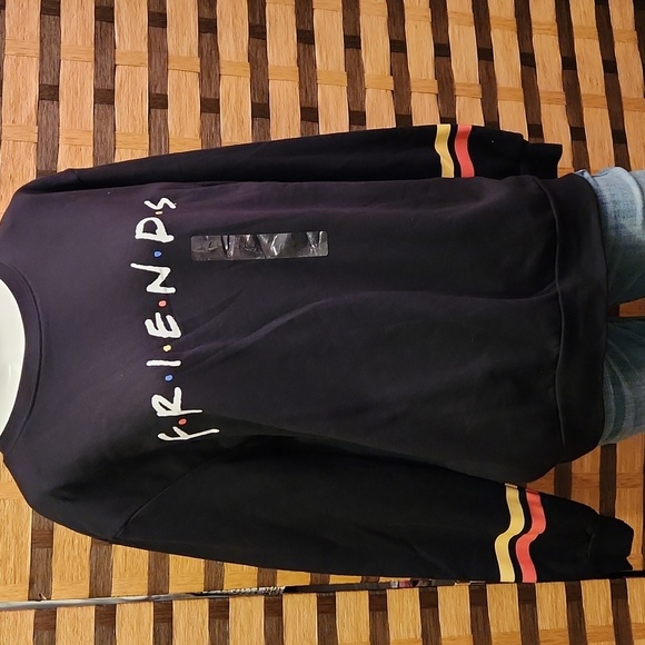 NWT! FRIENDS sweatshirt - Picture 4 of 7